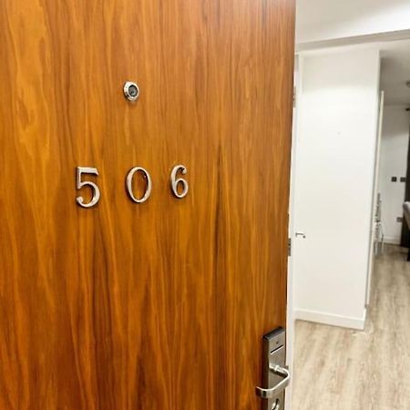 Mediacity Studio Apartment Salford-Quays Манчестър Екстериор снимка