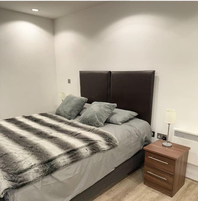 Mediacity Studio Apartment Salford-Quays Манчестър Екстериор снимка