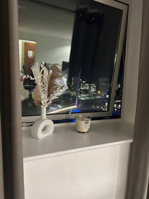 Mediacity Studio Apartment Salford-Quays Манчестър Екстериор снимка