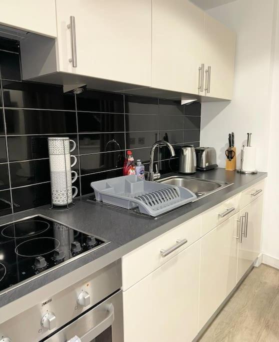 Mediacity Studio Apartment Salford-Quays Манчестър Екстериор снимка