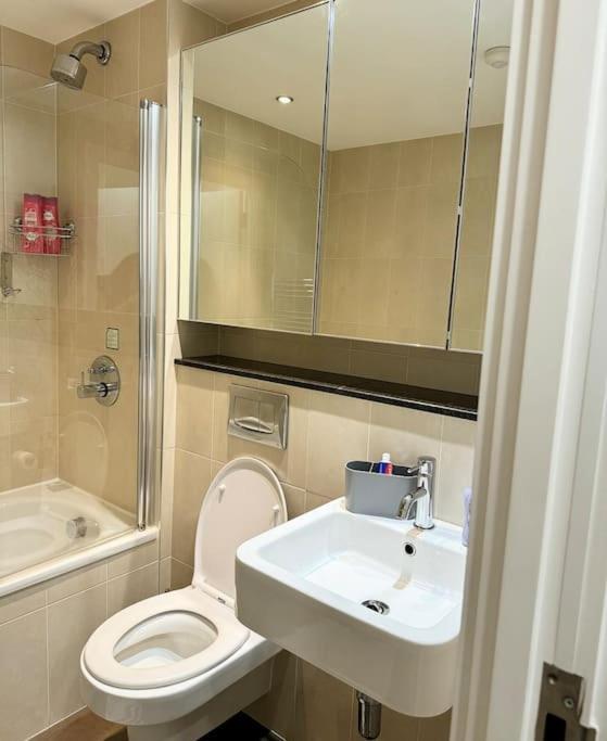 Mediacity Studio Apartment Salford-Quays Манчестър Екстериор снимка