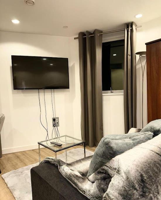 Mediacity Studio Apartment Salford-Quays Манчестър Екстериор снимка