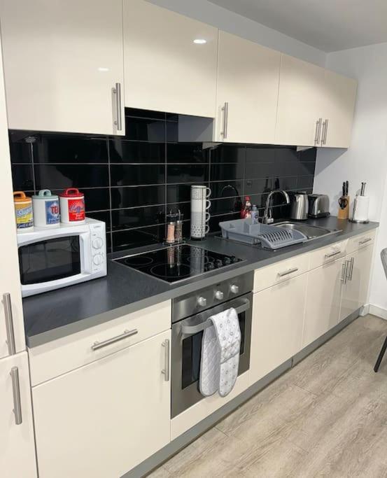 Mediacity Studio Apartment Salford-Quays Манчестър Екстериор снимка