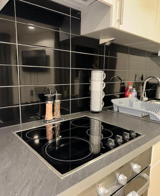 Mediacity Studio Apartment Salford-Quays Манчестър Екстериор снимка