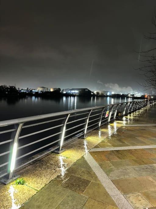 Mediacity Studio Apartment Salford-Quays Манчестър Екстериор снимка