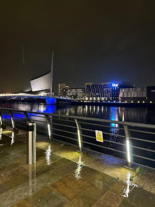 Mediacity Studio Apartment Salford-Quays Манчестър Екстериор снимка